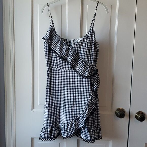 BB DAKOTA GINGHAM RUFFLE FAUX WRAP MINI DRESS SPAGHETTI STRAP SIZE 8 BLACK WHITE - Picture 1 of 11